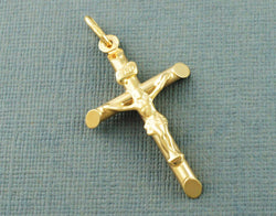 9ct Gold Crucifix Cross Pendant Necklace - Fox Jewellery