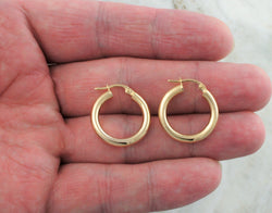 9ct Yellow Gold Round Tube Hoop Earrings 22mm - Fox Jewellery